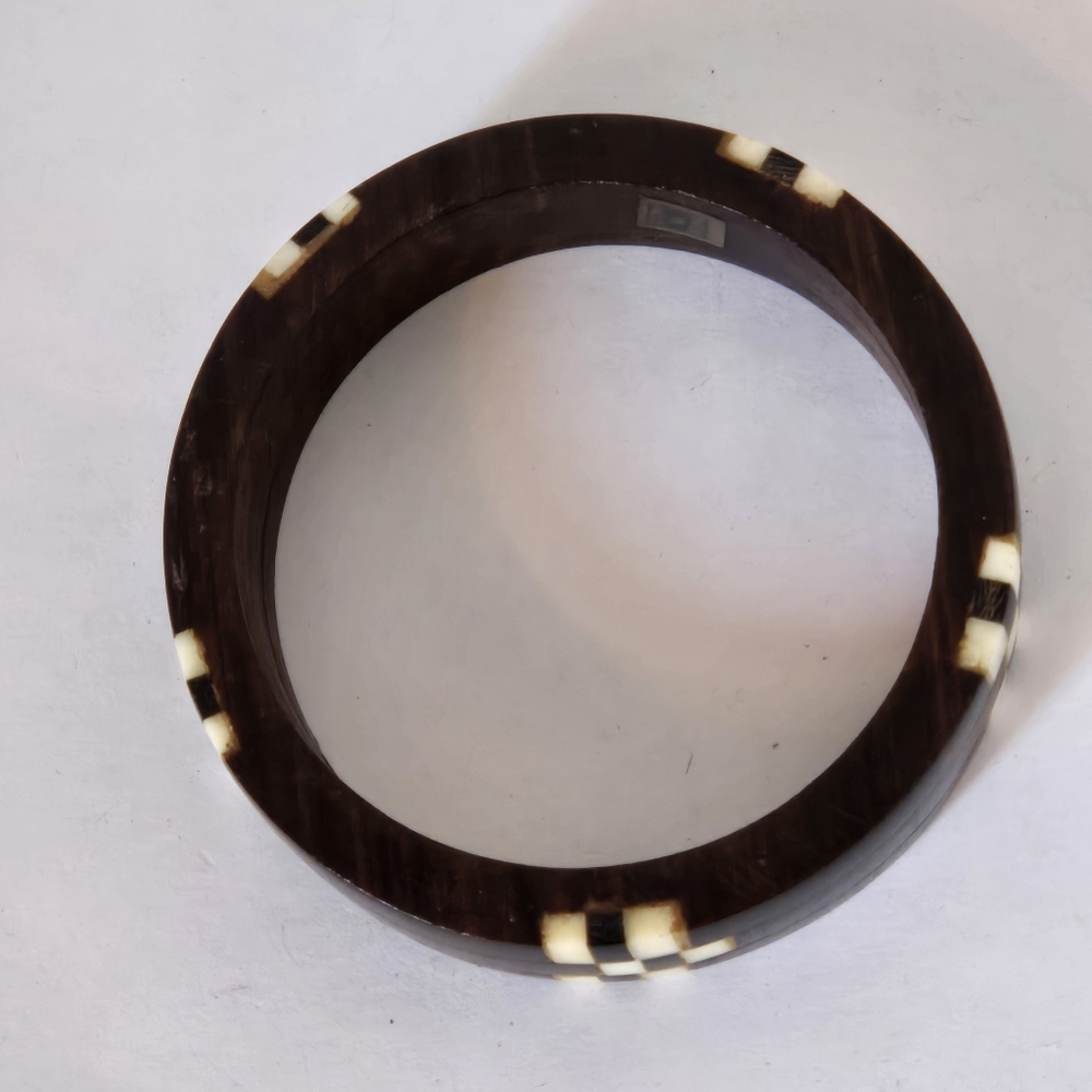 Vntg Wooden Black & White Checkered Bangle, 3/4" W 2 1/2" Inside Diameter - Picture 7 of 9
